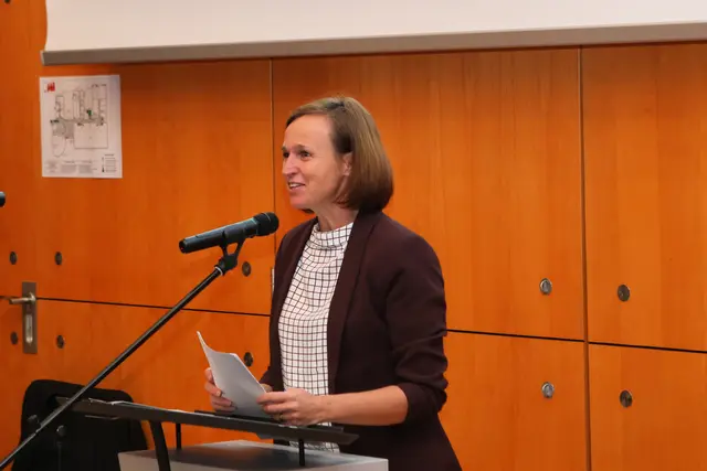 Mag.a Dr.in Nadja Danglmaier von der Alpen-Adria-Universität spricht über die Erinnerungslandschaft in Kärnten | Foto: Boris Novak