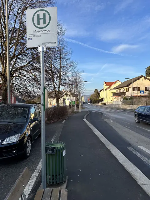 Zu Angerers Forderungen zählte in der Vergangenheit etwa die Überdachung von Bushaltestellen in der Ragnitzstraße. | Foto: FPÖ Ries