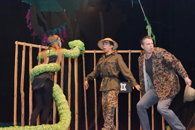 Mehr als ein Jahrzehnt später steht Bagher Ahmadi mit einem eigenproduzierten Theaterstück wieder dort, wo alles begann. 2013 spielte er seine erste Rolle im Dschungelbuch.  | Foto: Karin Aschauer