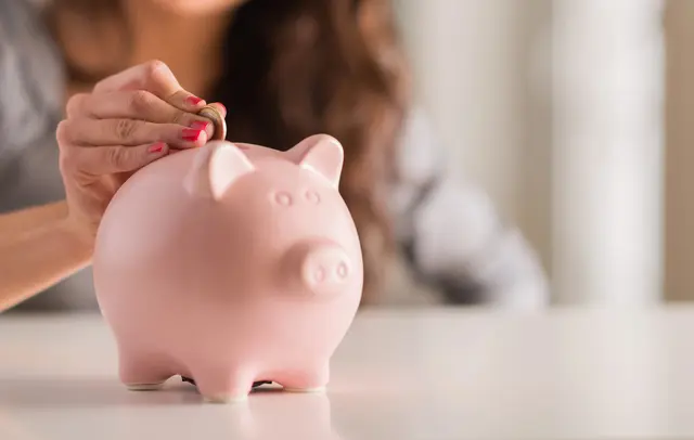 Tirolerinnen und Tiroler schätzen ihre Bank als verlässlichen Partner – klassische Sparformen verlieren an Bedeutung, Sachwerte gewinnen. | Foto: smarterpix