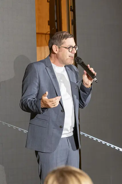 Moderator Gregor Waltl führte durch den glänzenden Abend. | Foto: WKO/Foto Fischer