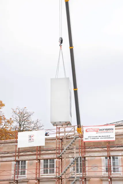 Das Salzburg-Panorama von Johann Michael Sattler wurde an seinen neuen Ausstellungsstandort im Mirabellgarten transportiert.  | Foto: Salzburg Museum/Rigaud