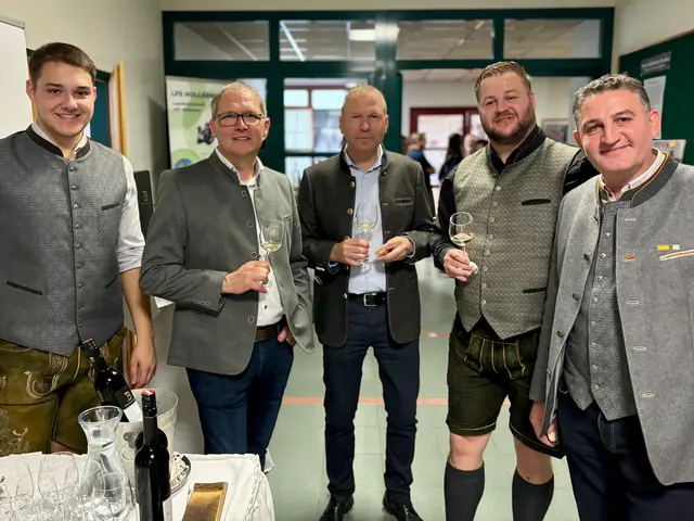 Regionale Winzer präsentierten ihre regionalen Weine. | Foto: Markus Kahrer