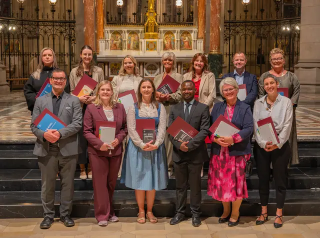 Severin Falkinger (hinten, 2. v. r.) wurde in den pastoralen Dienst gesendet. | Foto: Diözese Linz/Haijes