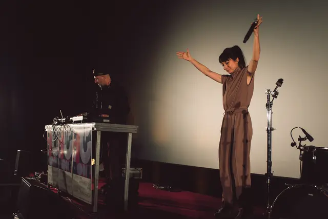 Für musikalische Highlights sorgten Fiva &amp; Prinjesse, die mit einem energiegeladenen Live-Set den Kinosaal kurzerhand in eine Konzertbühne verwandelten | Foto: Krismer