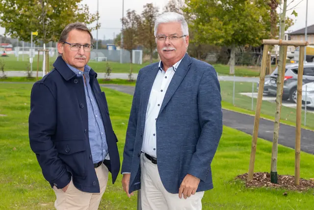 Heinz Karelly und Helmut Krammer von der Brucker Wohnbau sind stolz auf die gelungene Umsetzung des Betreute Wohnen in Gralla | Foto: Photoworkers - Peter Riedler