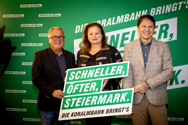 Peter Gspaltl, Geschäftsführer Verkehrsverbund Steiermark, Landesrätin Claudia Holzer, Bernhard Breid, Referatsleiter Land Steiermark (v.l.) präsentierten den neuen Busplan in Judenburg. | Foto: Tom Lamm