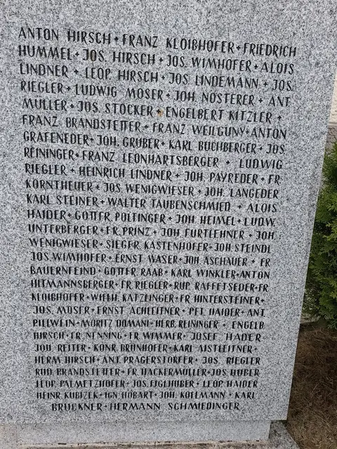 Kriegerdenkmal Bad Kreuzen. | Foto: Zinterhof