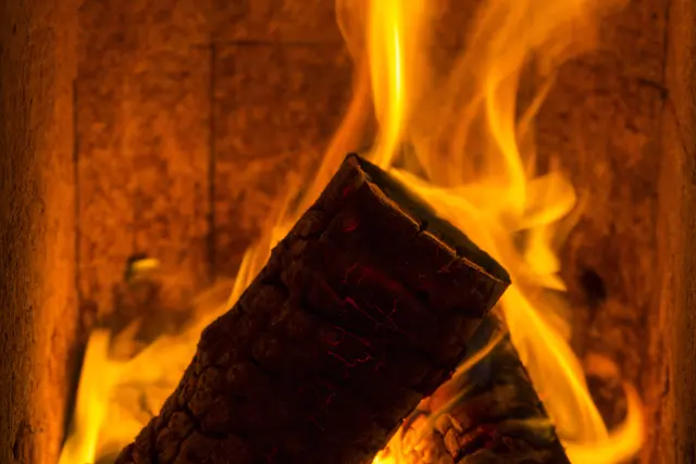 Die Feuerwehr verhinderte größeren Schaden beim Kaminbrand in Grän. (Symbolbild) | Foto: smarterpix