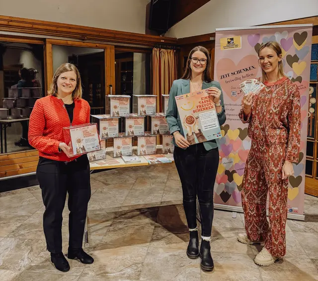 Michaela Hausberger (Standortmarketing Hohe Salve–Wildschönau), Alina Steinlechner (Standortmarketing WiR Alpbachtal) und Michaela Kasper-Furtner (Freiwilligenzentrum Kitzbüheler Alpen) (v. li.).
| Foto: Freiwilligenzentrum
