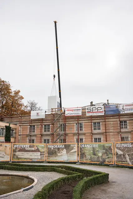 Das Salzburg-Panorama von Johann Michael Sattler wurde an seinen neuen Ausstellungsstandort im Mirabellgarten transportiert.  | Foto: Salzburg Museum/Rigaud
