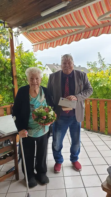Johanna Mack aus Maria Lanzendorf mit Bürgermeister Michael Lippl (SPÖ)  | Foto: Gemeinde Maria Lanzendorf