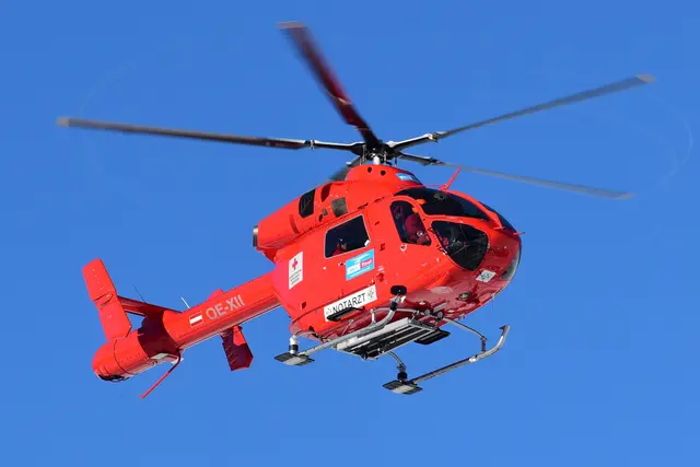 Der Notarzthubschrauber "Martin 3" brachte den Taucher vom Attersee in die Uniklinik Graz. | Foto: Wolfgang Spitzbart