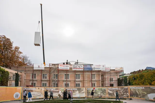 Das Salzburg-Panorama von Johann Michael Sattler wurde an seinen neuen Ausstellungsstandort im Mirabellgarten transportiert.  | Foto: Salzburg Museum/Rigaud