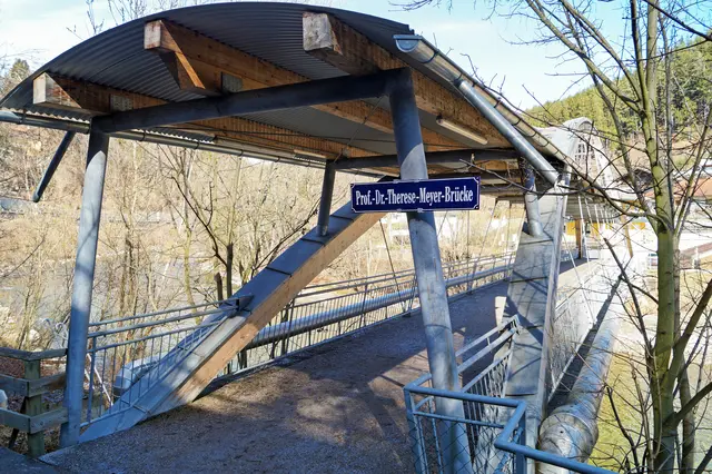 Bürger äußerten ihren Unmut über die lange Sperre. Nun wird die Brücke wieder für Fußgänger freigegeben. | Foto: eggspress