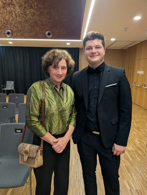 Pianist Christoph Bratl hat die Klavierklasse der Musikschule Leoben von Almut Teichert übernommen. | Foto: MeinBezirk/Laura Jung
