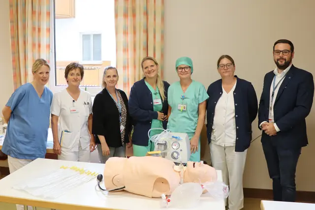 Katrin Sommer, Elisabeth Kurz, Sabine Schaupp, Christina Sodar, die Vortragende Elisabeth Handl und Hygienefachkraft Sabine Anderl sowie der interimistische Kaufmännische Standortleiter Lukas Friedl | Foto: LK Lilienfeld