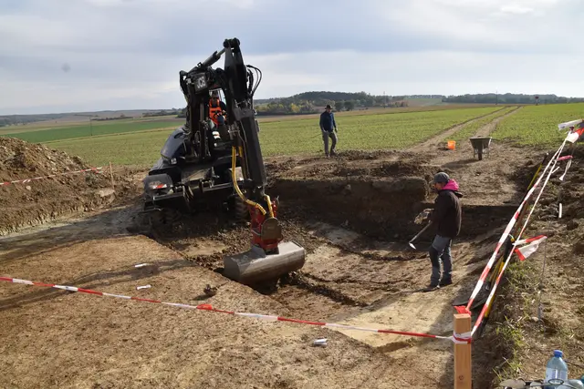 Die Grabungsarbeiten finden seit einigen Tagen in Rechnitz statt. Die Fläche wird zugleich archäologisch untersucht. | Foto: Michael Strini