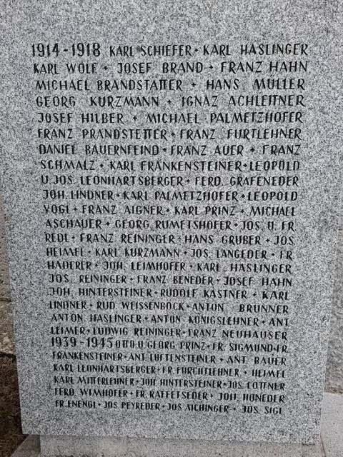 Kriegerdenkmal Bad Kreuzen. | Foto: Zinterhof