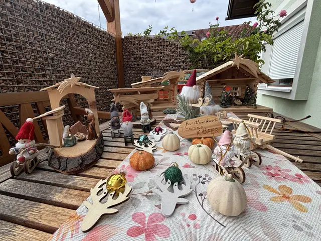 Krippen stellt er in unterschiedlichen Größen und Varianten her. | Foto: MeinBezirk.at/Astrid Siebert