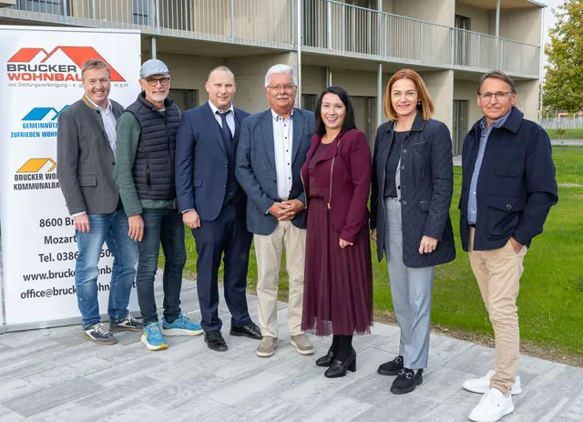 Bürgermeisterin Tanja Fauland-Gratz mit Landesrätin Simone Schmidbauer sowie Andreas Bandion von Pichler Bau, Gerwin Kortschak von Planconsort sowie Michael Ussar, Helmut Krammer und Heinz Karelly von der Brucker Wohnbau | Foto: Photoworkers - Peter Riedler