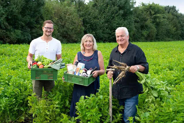Biohof-Betriebsleiter und Geschäftsführer Andreas Achleitner (l.) mit seinen Eltern Ilse und Günther Achleitner. | Foto: Biohof Achleitner