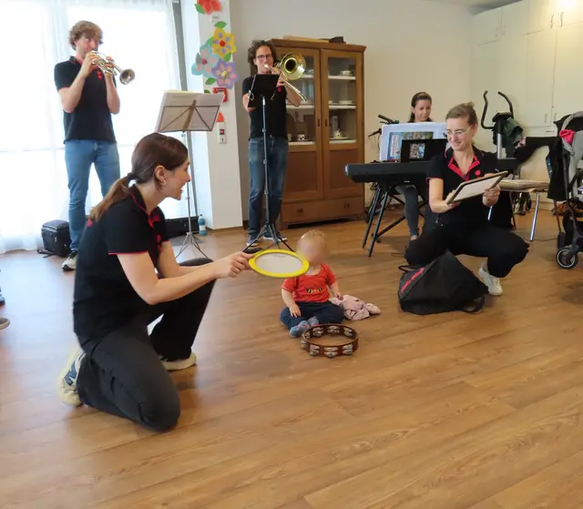 Auch der jüngste Tonkünstler machte fleißig mit. | Foto: Marienhof Wohngemeinschaften GmbH