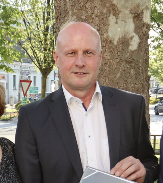 Bürgermeister Reinhard Deutsch sieht in den Schließungsplänen einen "wirtschaftlichen Wahnsinn".  | Foto: WKB