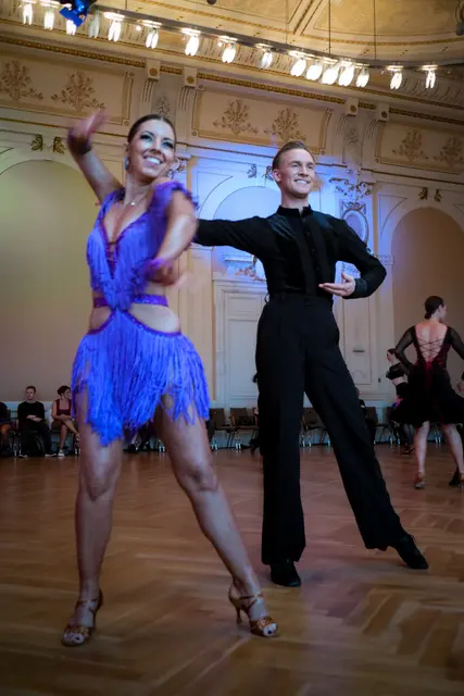 Die österreichische Meisterschaft in den lateinamerikanischen Tänzen findet am 8. November 2025 in der Gerhard Dorfinger Halle statt. Im Bild: die beiden Lokalmatadore Annalena Krause und Maximilian Keil. | Foto: Alexander Seidl