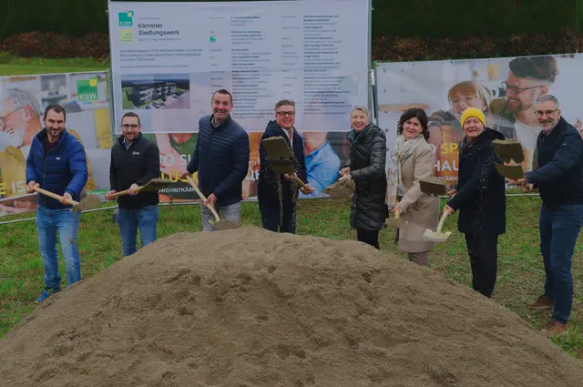 Christian Piber, Andreas Fleck, Gaby Schaunig, Maria Knauder und Horst Krainz beim Spatenstich in St. Andrä.
| Foto: Büro LHStv.in Schaunig