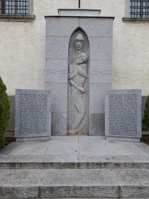 Kriegerdenkmal Bad Kreuzen. | Foto: Zinterhof