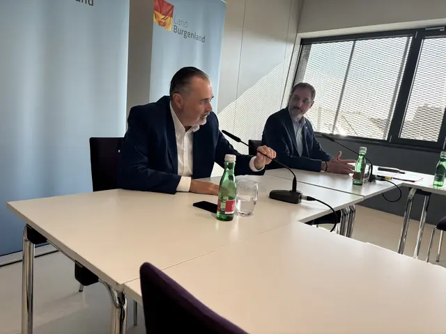 LH Hans Peter Doskozil mit AK-Präsident Gerhard Michalitsch bei der Pressekonferenz am Mittwoch in Eisenstadt | Foto: Franz Tscheinig/MeinBezirk