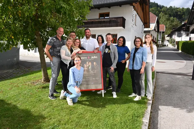 Ein Teil der Theatergruppe | Foto: Peter Schober OKN.at