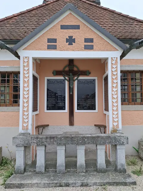 Kriegerdenkmal Klam. | Foto: Zinterhof