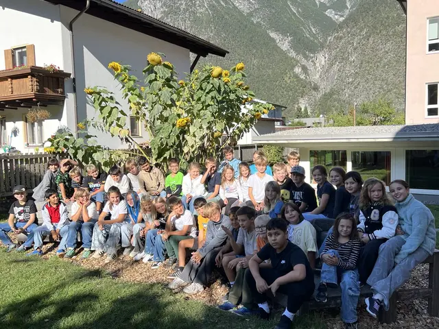 Die Schüler der 3a und der 4a aus der Volksschule Zams. | Foto: Grünes Tirol