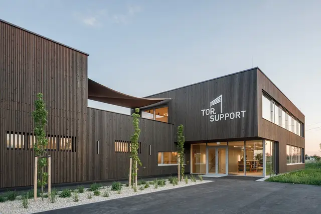 In der Gemeinde Pucking hat Wolfgang Traussner Bau für das Unternehmen Tor Support die Firmenzentrale errichtet. | Foto: Wolfgang Traussner Bau