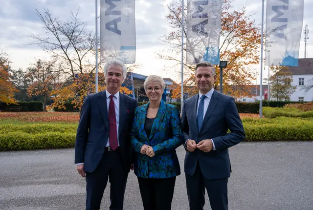 AMAG-Chef Helmut Kaufmann, WKOÖ-Präsidentin Doris Hummer, Wirtschaftsminister Wolfgang Hattmannsdorfer. | Foto: AMAG/Schwab