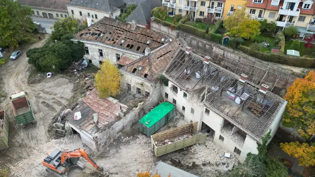 Seit Wochenbeginn wird im Theresienhof gearbeitet. Hier ein Bild vom 22. Oktober 2025. | Foto: Andreas Zeppelzauer