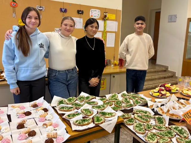 Den Interessierten wurde eine leckere Jause von Schülern geboten. | Foto: Markus Kahrer