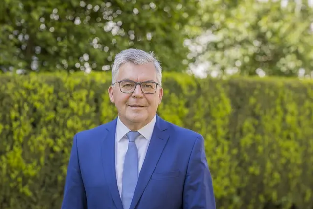 Der in Berndorf geborene Politiker hatte die Landwirtschaftliche Fachschule Kleßheim und die Höhere Bundeslehranstalt Ursprung absolviert, an der er später auch unterrichtete. | Foto: ÖVP Salzburg