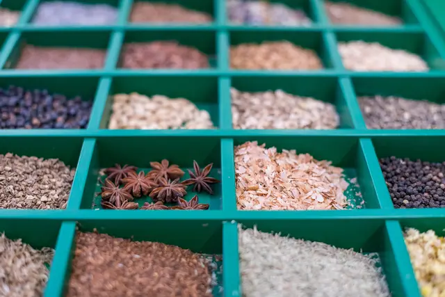 Kräuter können grundsätzlich als Tee, Tropfen, Saft oder auch als Salbe genützt und oft auch kombiniert werden. | Foto: Kaerntenphoto