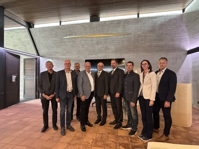 Im Rahmen eines Tages der offenen Tür wurde das neue Bestattungszentrum in Feldkirchen politischen Vertretern und der Öffentlichkeit vorgestellt. | Foto: MeinBezirk/Isabella Friessnegg