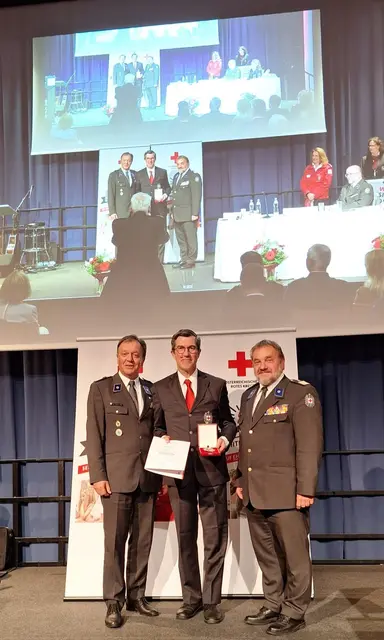 Hohe Auszeichnung für Michael Dorfstätter. | Foto: Rotes Kreuz