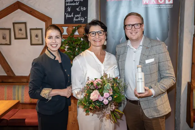 V.l.n.r.: Lisa Sigl, Vizepräsidentin WKOÖ und Landesvorsitzende FidW, Renate Ozlberger, Tobias Luger, Obmann WK EF | Foto: Jakob Kreinecker
