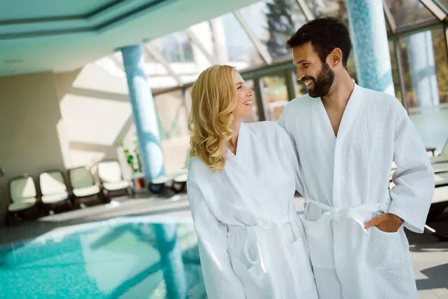 Die AK hat bei 50 Wellnesshotels in Oberösterreich nach dem Preis eines Wochenendaufenthaltes im November für zwei Personen im günstigsten Doppelzimmer mit Halbpension gefragt.  | Foto: nd3000/panthermedia