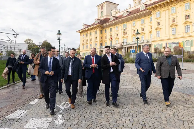 WINE Intergroup-Präsident Landtagsabgeordneter Robert Hergovich begrüßte die Teilnehmerinnen und Teilnehmer der Intergroup-Tagung im Hotel Galántha. | Foto: Landesmedienservice Burgenland/Hans Christian Gmasz