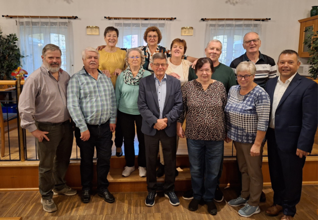(v.l.) Michael Schalling, Leopold und Herta Reiter, Obfrau Sabine Schweifer, Hannelore Schweiger, Matthias Heinschink Bezirksobmann, Elfriede Klemenschitz, Elfriede und Erwin Fuchsgruber, Rosa Menz, Alois Schweifer, Parteiobmann Christian Schriefl
 | Foto: ÖVP St. Margarethen