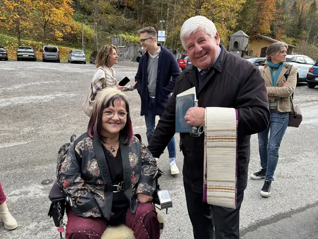 Marianne Hengl mit Dekan Franz Neuner. | Foto: MeinBezirk/Günther Reichel