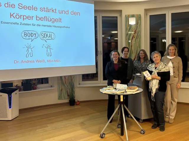 Es wurde gemeinsam erarbeitet, es gab viele Aha-Momente und ganz besonders machte Andrea Weiß (links) allen sehr humorvoll schmackhaft, etwas für die eigene mentale Gesundheit zu tun. | Foto: Michaela Popp
