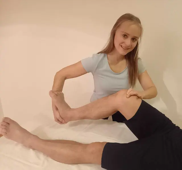 Sabrina Schietz ist Physiotherapeutin und im kokon in Rohrbach-Berg tätig. Nebenbei kümmert sie sich um die Kicker aus Rohrbach-Berg. | Foto: Heidi Schietz